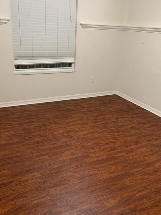 Recently Rented: $1,800 (3 beds, 2 baths, 1250 Square Feet)