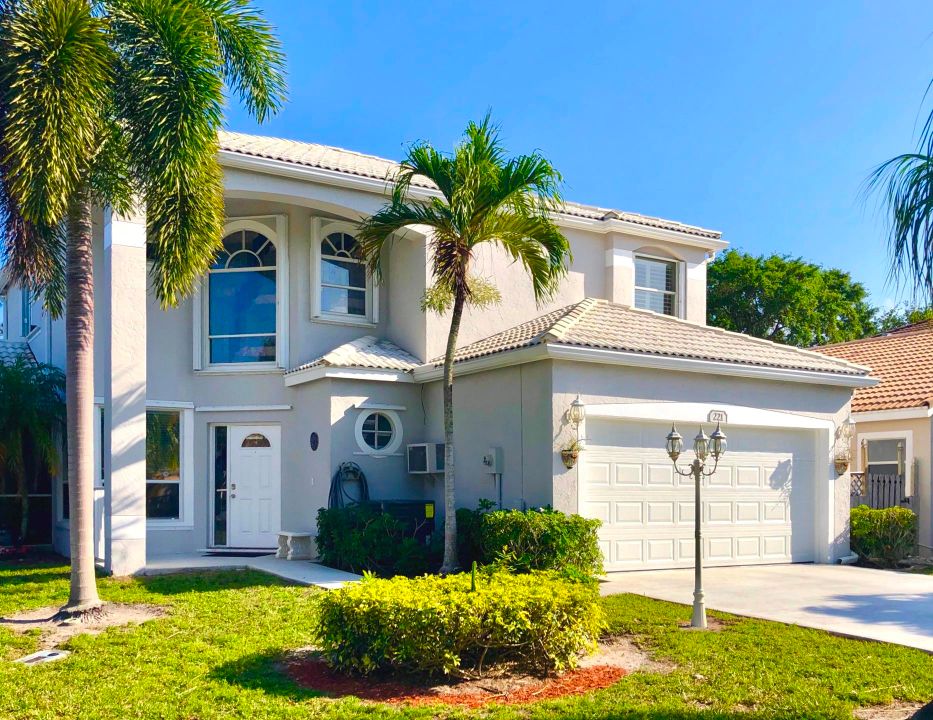 Vendido Recientemente: $330,000 (3 camas, 2 baños, 2089 Pies cuadrados)