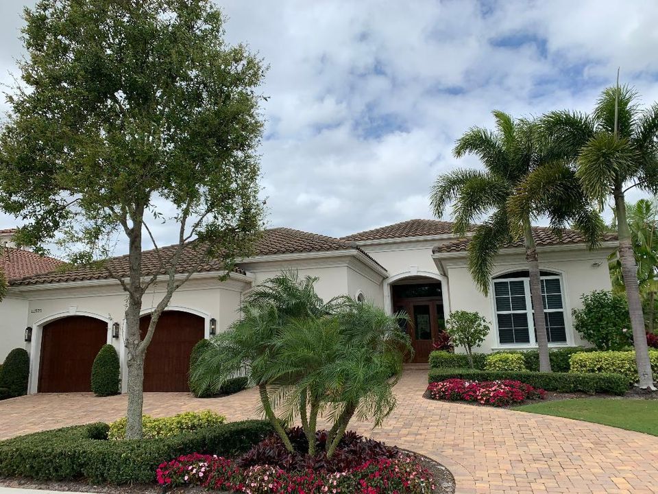 Recently Sold: $2,300,000 (3 beds, 4 baths, 4036 Square Feet)