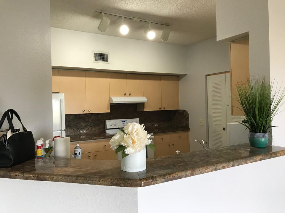 Recently Sold: $186,000 (2 beds, 2 baths, 1294 Square Feet)
