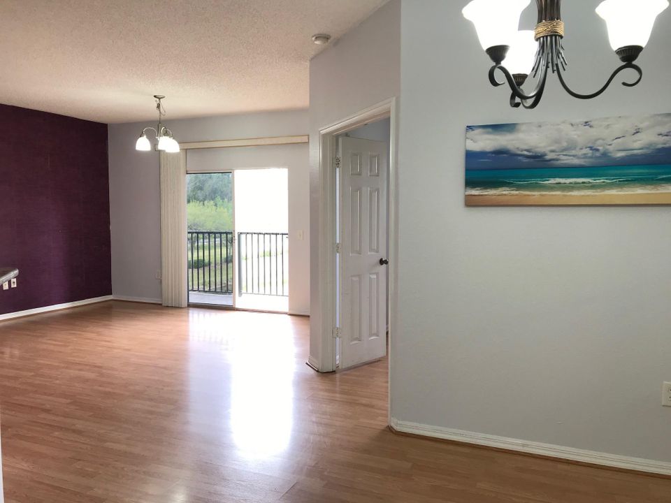 Recently Sold: $186,000 (2 beds, 2 baths, 1294 Square Feet)