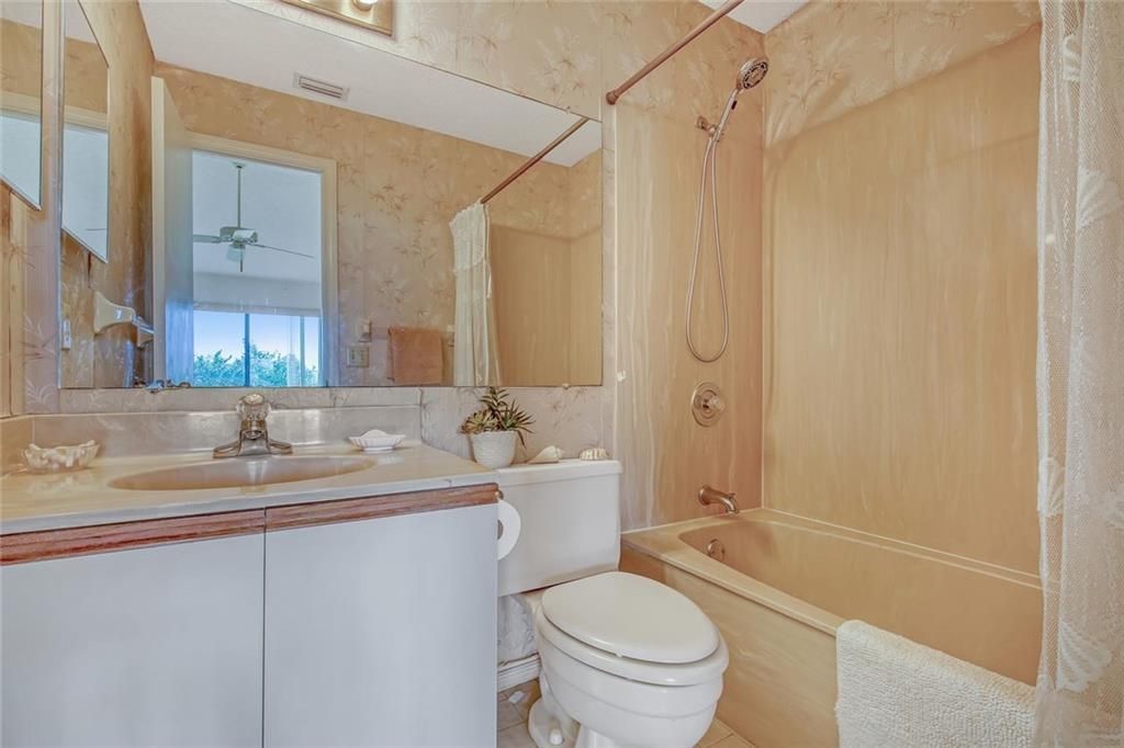 最近售出: $164,900 (2 贝兹, 2 浴室, 1060 平方英尺)