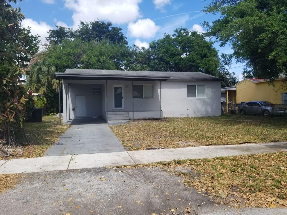 Recently Rented: $1,800 (2 beds, 1 baths, 950 Square Feet)