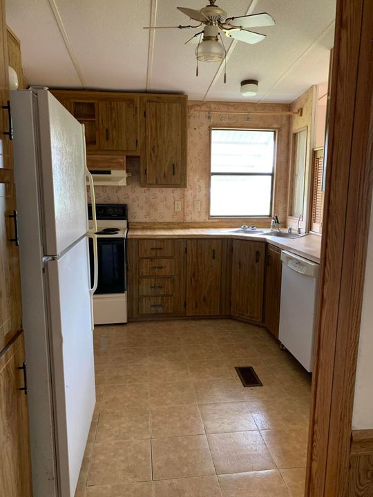 Recently Sold: $75,900 (3 beds, 2 baths, 1352 Square Feet)