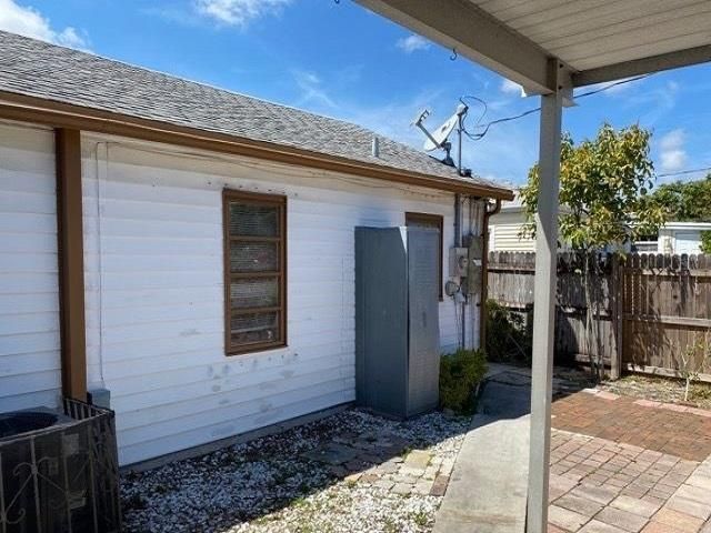 Recently Sold: $165,500 (2 beds, 1 baths, 876 Square Feet)
