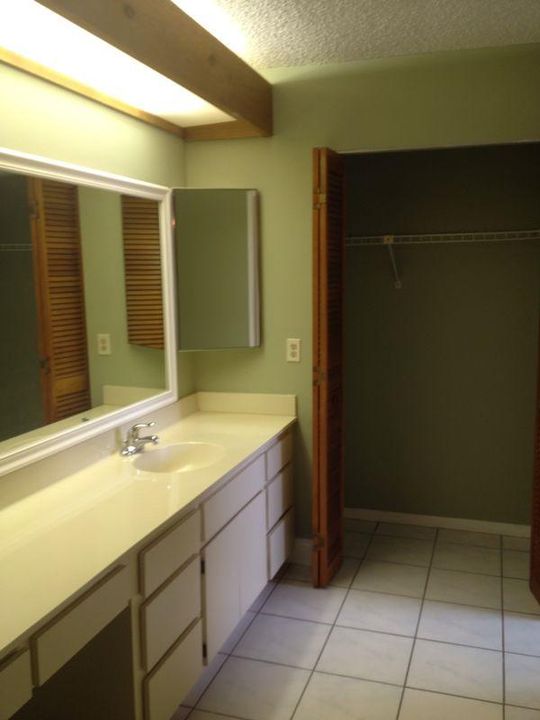 最近租的: $1,600 (2 贝兹, 2 浴室, 1334 平方英尺)