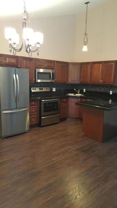 Recently Rented: $1,900 (3 beds, 2 baths, 1276 Square Feet)