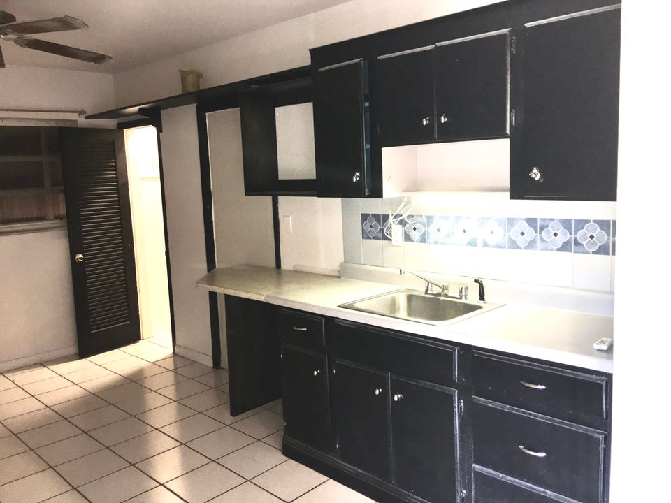 Recently Rented: $900 (0 beds, 1 baths, 350 Square Feet)
