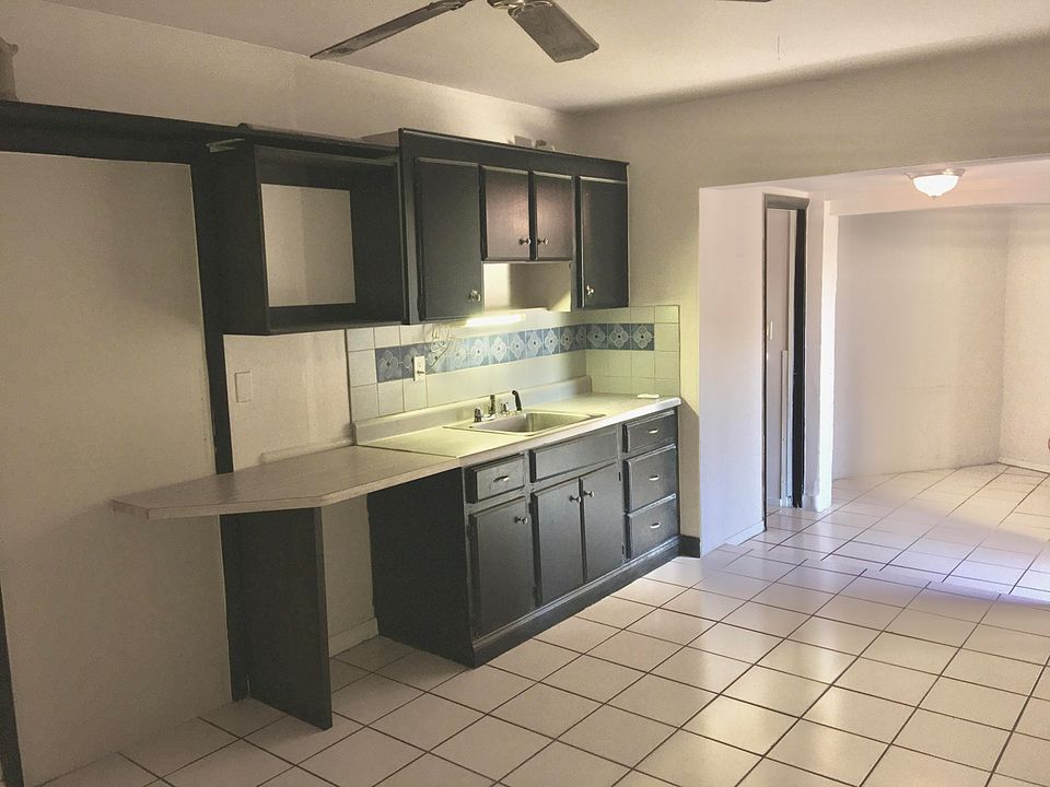 Recently Rented: $900 (0 beds, 1 baths, 350 Square Feet)