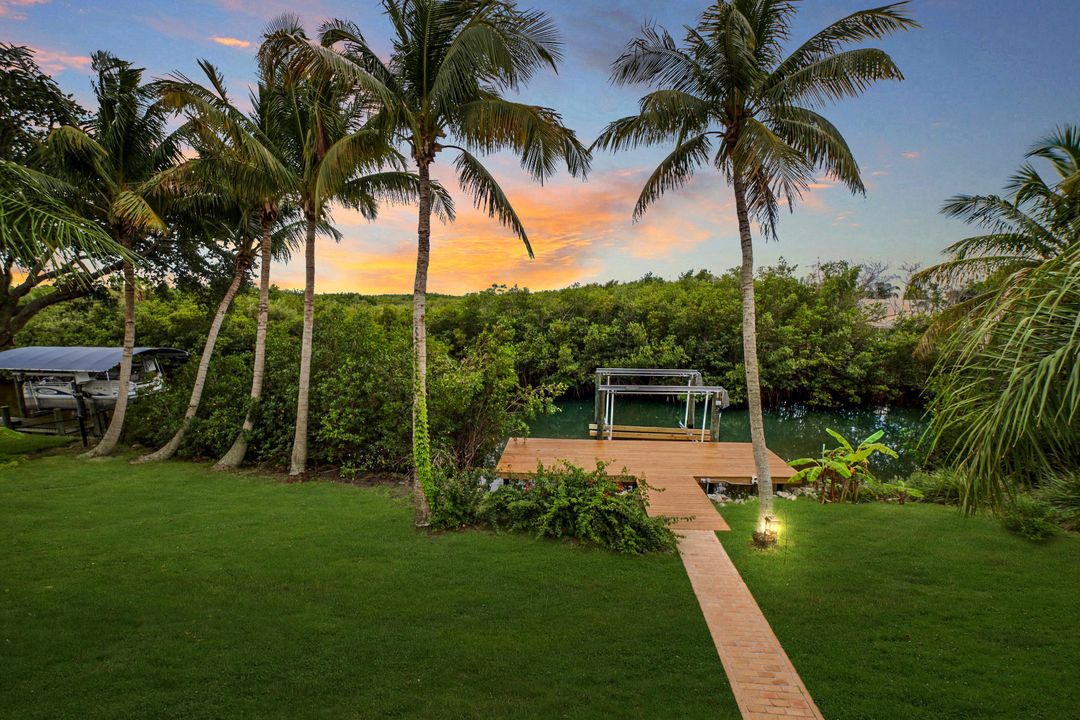 Recently Sold: $799,000 (5 beds, 4 baths, 4000 Square Feet)