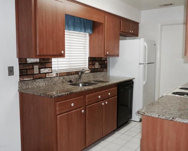 Recently Sold: $144,900 (2 beds, 2 baths, 888 Square Feet)