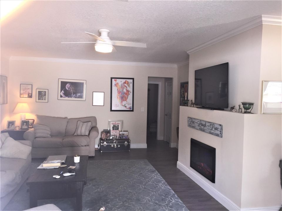 Recently Rented: $1,700 (3 beds, 2 baths, 1784 Square Feet)