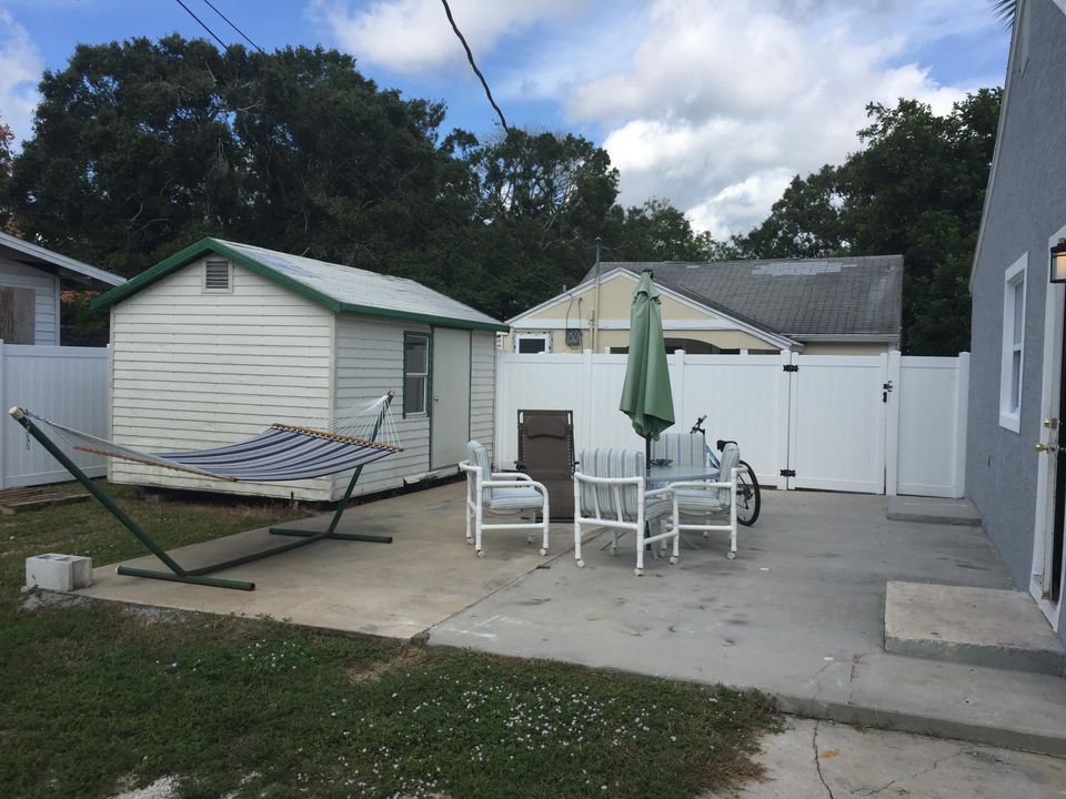 Recently Rented: $1,700 (3 beds, 2 baths, 1784 Square Feet)