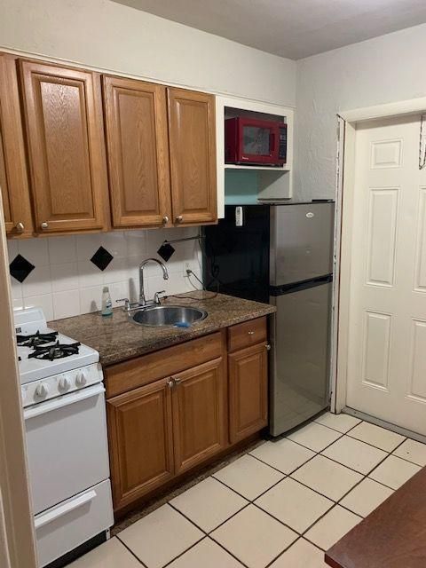 Recently Rented: $1,103 (0 beds, 1 baths, 600 Square Feet)