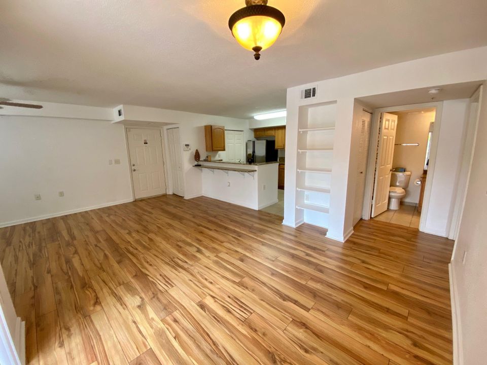 Recently Rented: $1,100 (1 beds, 1 baths, 868 Square Feet)