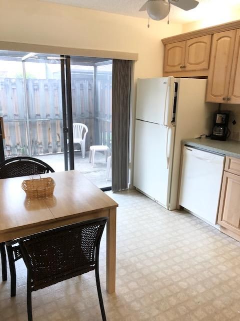 Recently Sold: $126,900 (2 beds, 2 baths, 1026 Square Feet)