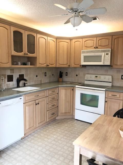 Recently Sold: $126,900 (2 beds, 2 baths, 1026 Square Feet)