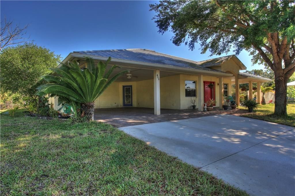 Recently Sold: $439,000 (3 beds, 2 baths, 1957 Square Feet)