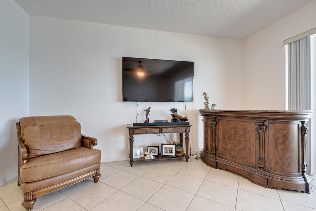 Recently Sold: $940,000 (3 beds, 2 baths, 2225 Square Feet)