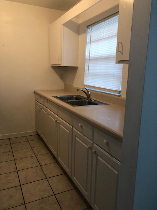 Recently Rented: $1,015 (2 beds, 1 baths, 3100 Square Feet)