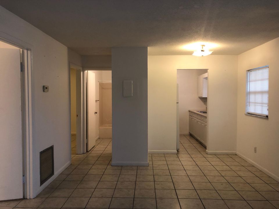 Recently Rented: $1,015 (2 beds, 1 baths, 3100 Square Feet)