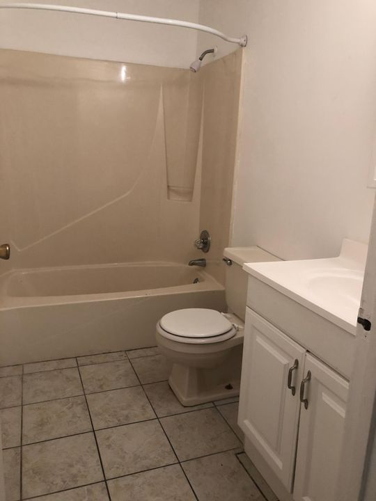 Recently Rented: $1,015 (2 beds, 1 baths, 3100 Square Feet)