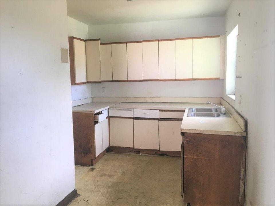 Recently Sold: $45,000 (3 beds, 2 baths, 1496 Square Feet)