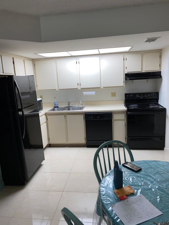 Recently Rented: $1,100 (1 beds, 1 baths, 708 Square Feet)