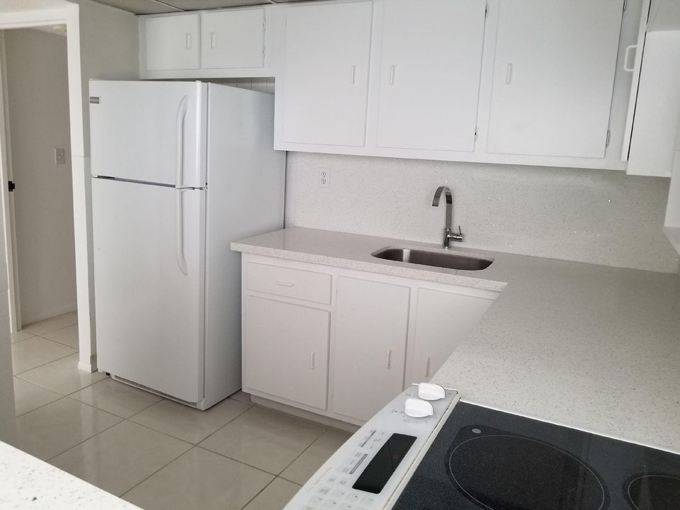 Recently Sold: $189,000 (1 beds, 1 baths, 725 Square Feet)