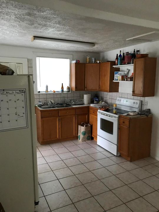 Recently Rented: $1,200 (2 beds, 1 baths, 1302 Square Feet)