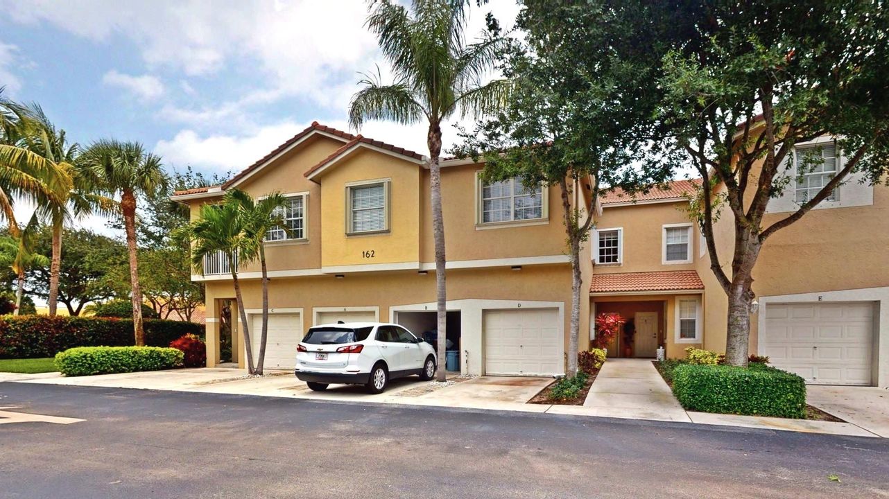 Recently Sold: $299,000 (3 beds, 2 baths, 1776 Square Feet)