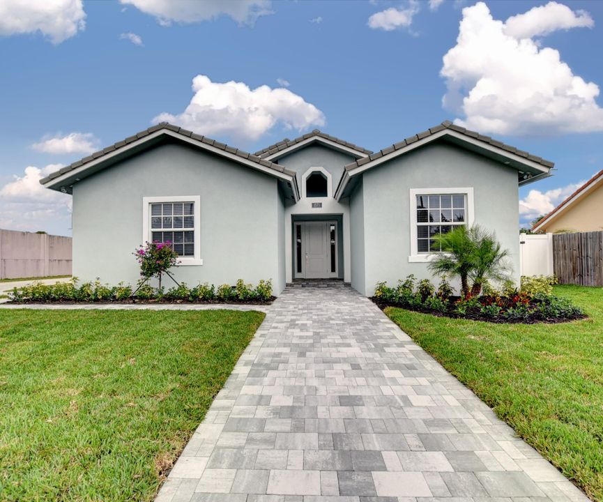 Recently Sold: $679,999 (3 beds, 2 baths, 1814 Square Feet)