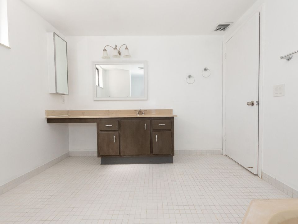 Recently Rented: $1,595 (2 beds, 2 baths, 1428 Square Feet)