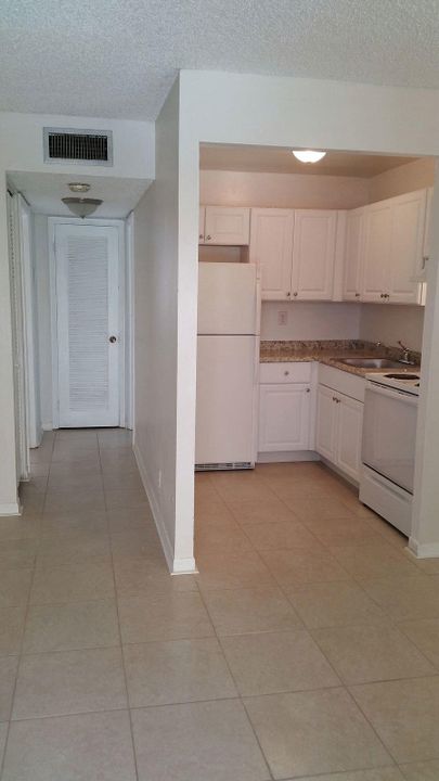 Recently Rented: $1,025 (1 beds, 1 baths, 700 Square Feet)