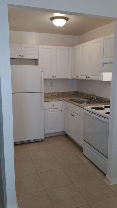 Recently Rented: $1,025 (1 beds, 1 baths, 700 Square Feet)