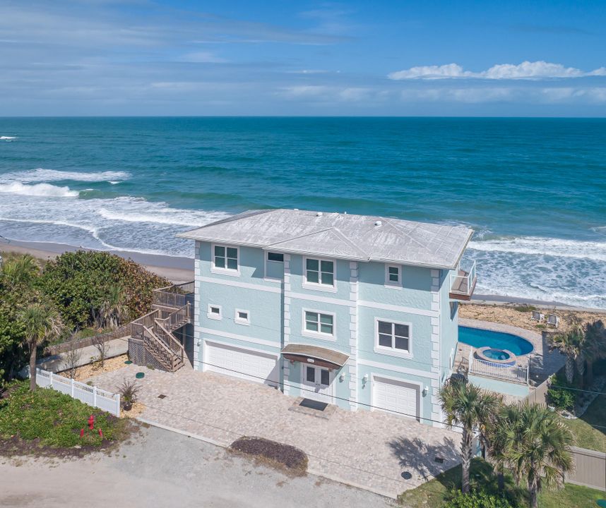 Recently Sold: $2,975,000 (3 beds, 3 baths, 3714 Square Feet)