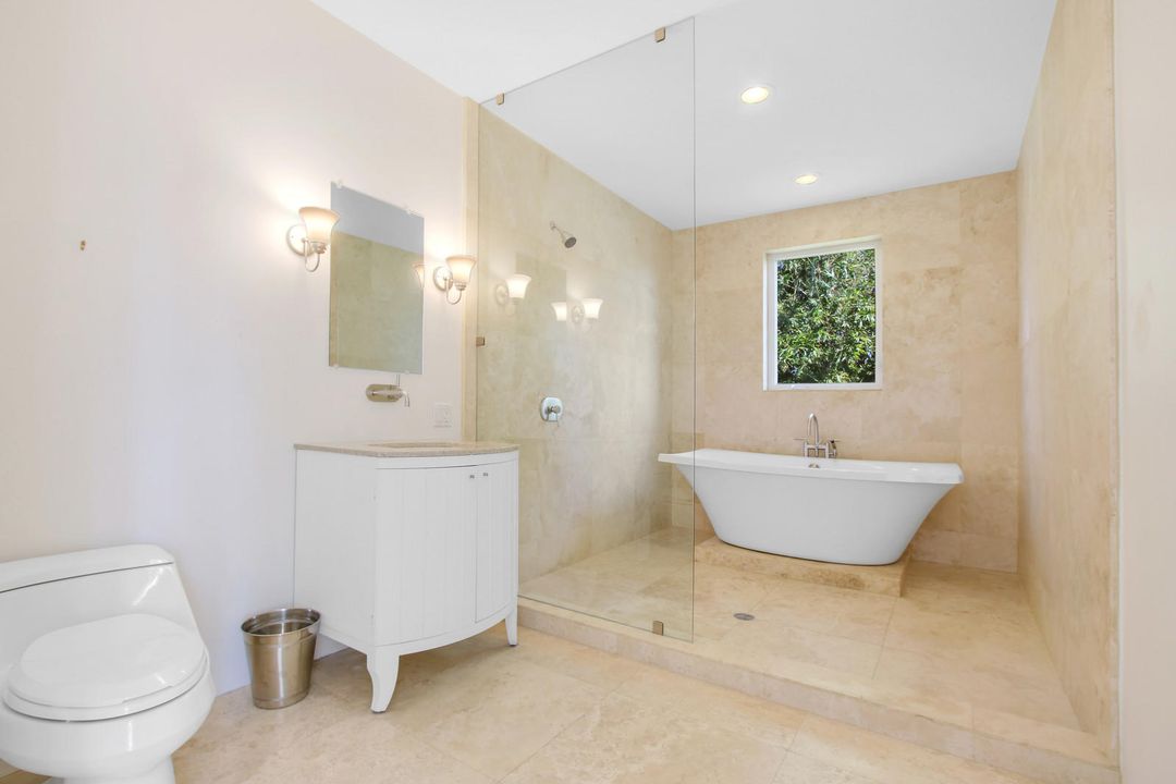 Недавно арендовано: $18,000 (5 спален, 6 ванн, 8504 Квадратных фут)