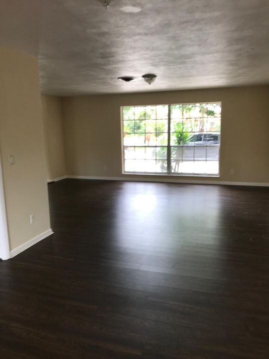 Recently Rented: $2,500 (3 beds, 2 baths, 1698 Square Feet)