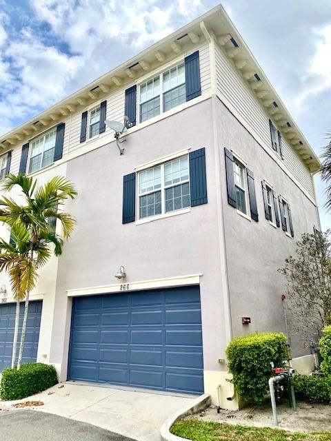Recently Sold: $409,900 (3 beds, 3 baths, 1760 Square Feet)