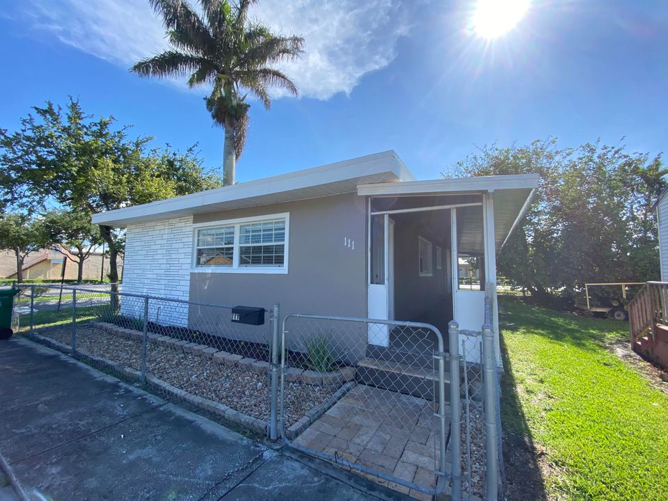 Recently Sold: $126,900 (3 beds, 2 baths, 1017 Square Feet)