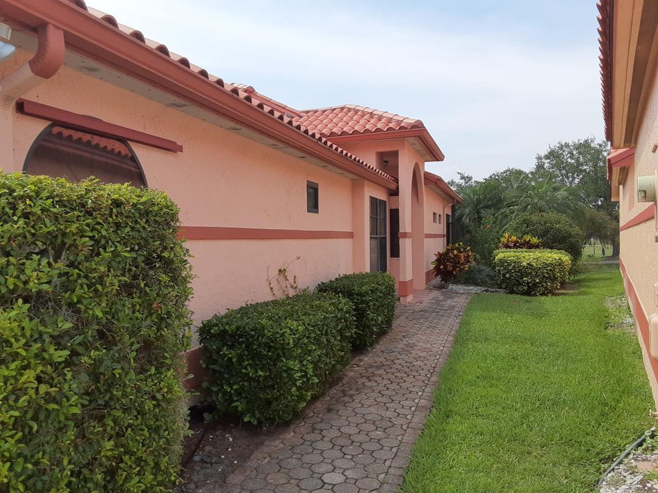 Vendido Recientemente: $180,000 (3 camas, 2 baños, 2088 Pies cuadrados)