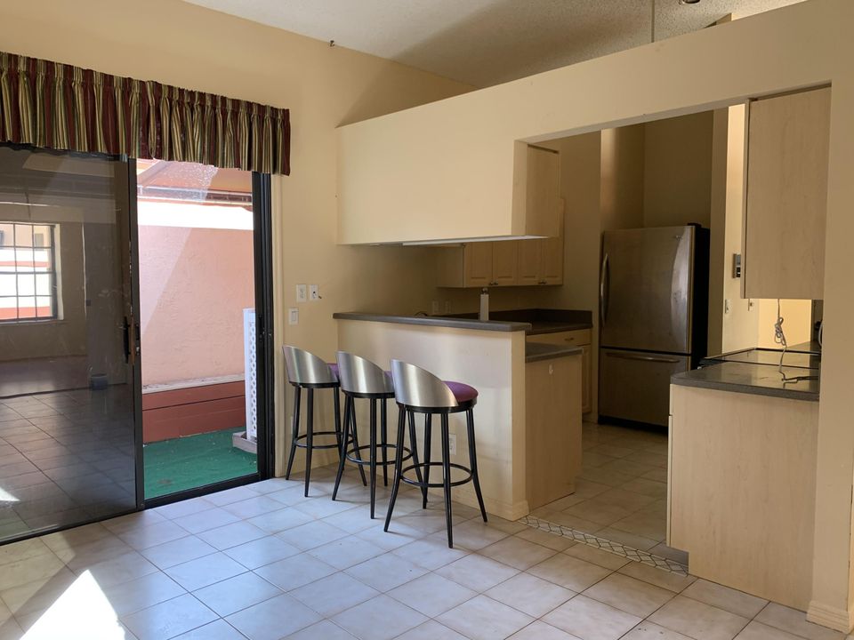 Vendido Recientemente: $180,000 (3 camas, 2 baños, 2088 Pies cuadrados)