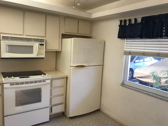 Recently Sold: $165,000 (2 beds, 2 baths, 1200 Square Feet)