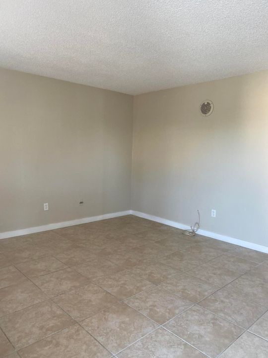 Recently Rented: $950 (1 beds, 1 baths, 418 Square Feet)