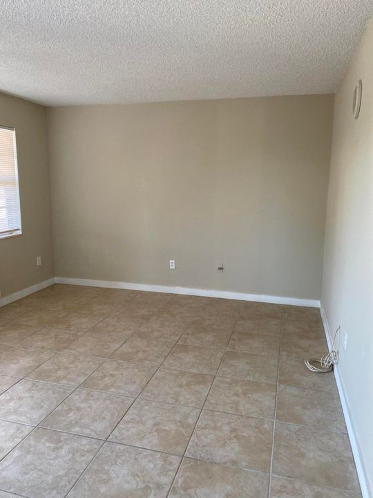 Recently Rented: $950 (1 beds, 1 baths, 418 Square Feet)