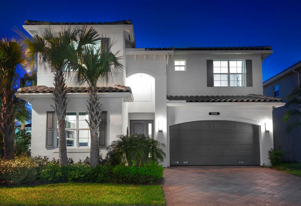 最近售出: $749,000 (4 贝兹, 3 浴室, 2584 平方英尺)