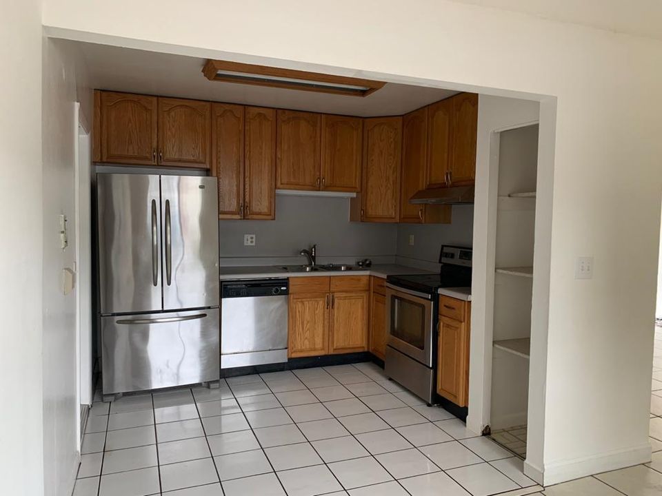 Recently Rented: $1,950 (3 beds, 2 baths, 1768 Square Feet)