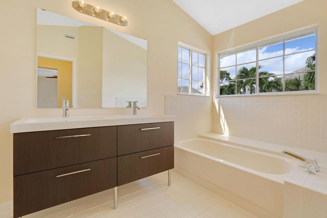 最近租的: $2,900 (3 贝兹, 2 浴室, 1932 平方英尺)