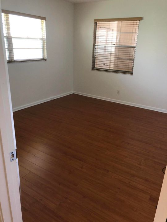 Recently Rented: $1,375 (2 beds, 1 baths, 954 Square Feet)