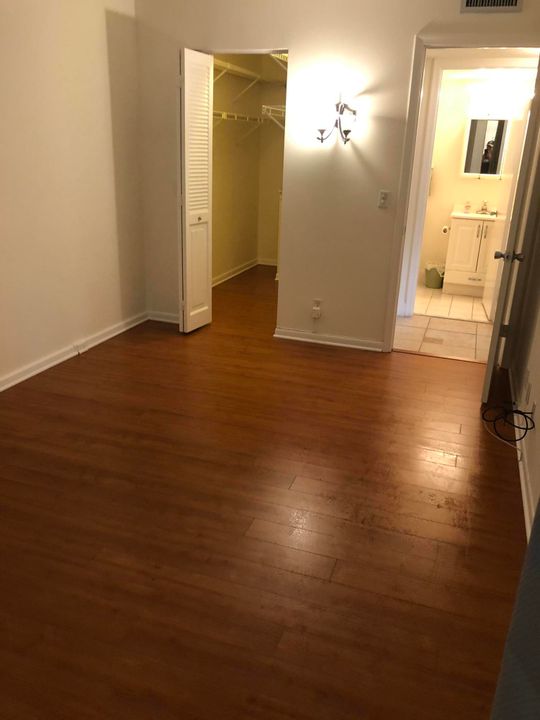 Recently Rented: $1,375 (2 beds, 1 baths, 954 Square Feet)